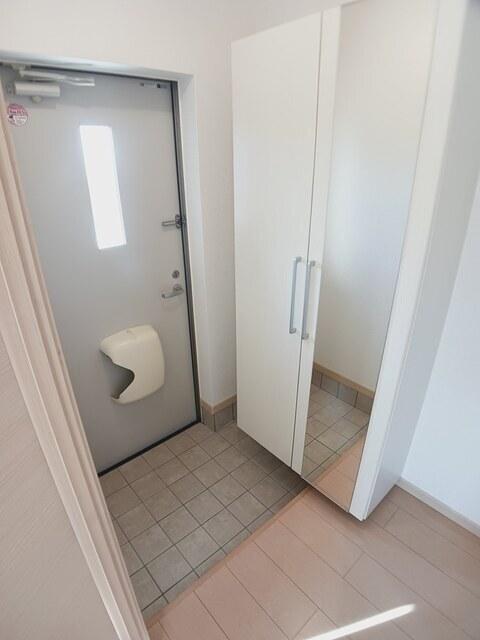 プレシュー　川南（102） 玄関