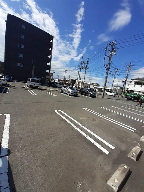クレアトゥール（207） 駐車場