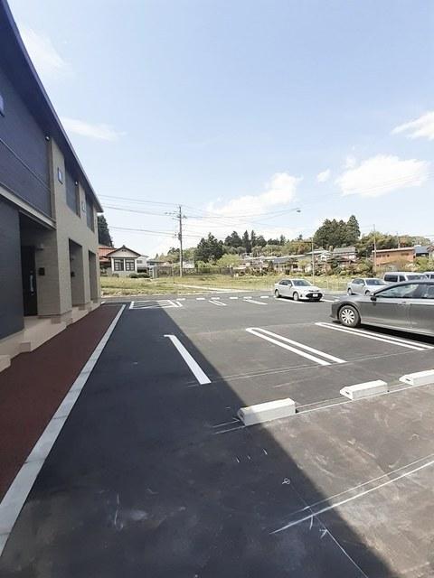 コーラルスター（106） 駐車場