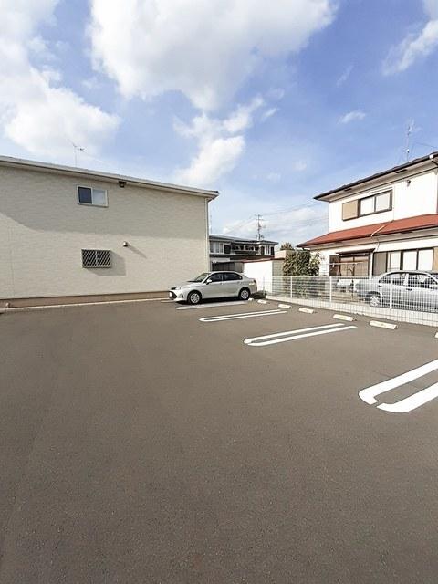 ファミーユ　川南（103） 駐車場