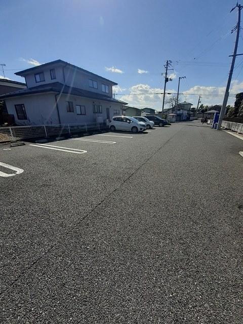 クワルツ・ド・ロッシュ奏（103） 駐車場