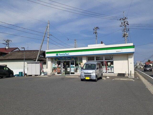 ファミリーマート 築館源光店：120m