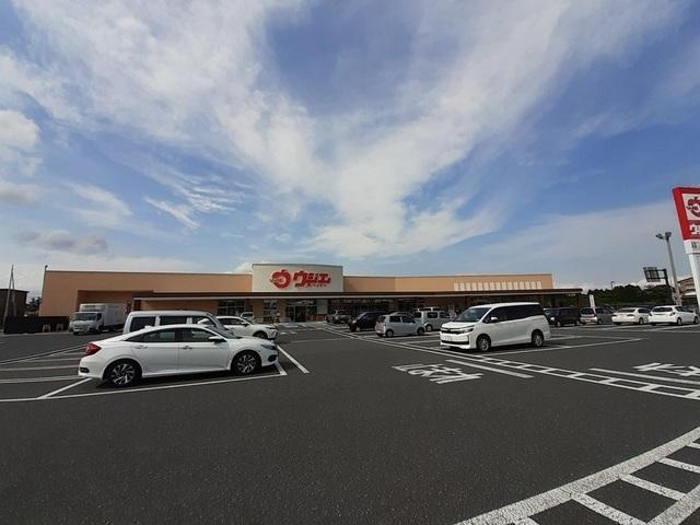 ウジエスーパー築館店：400m
