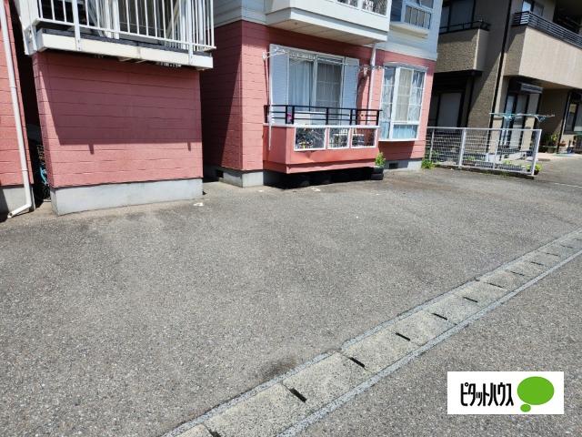 アミティーフォー（ゼロ賃貸）（202） 駐車場