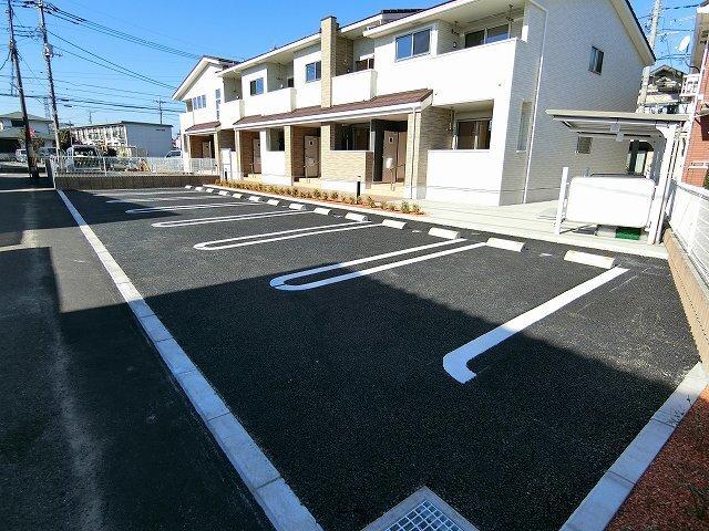 エテルノ（102） 駐車場