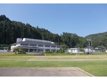 湯元小学校：550m