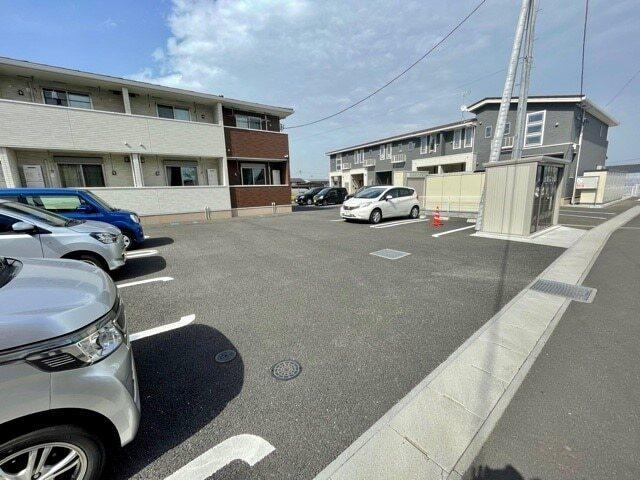 ルミエール・ロゼ（204） 駐車場