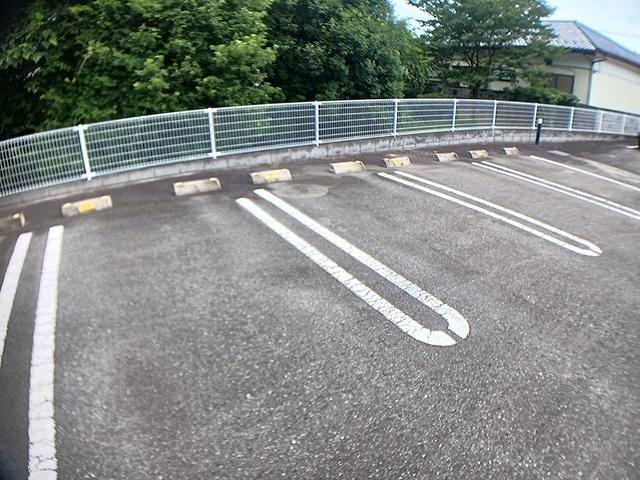 グランテラス西町（202） 駐車場