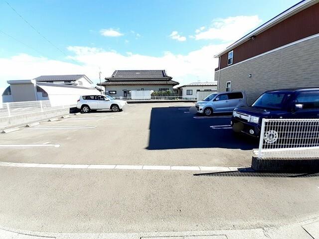 リアハウス冠木（101） 駐車場