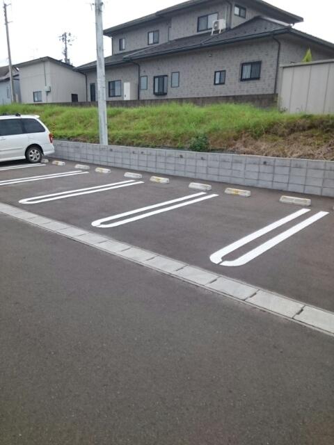 フォーリストⅢ（202） 駐車場