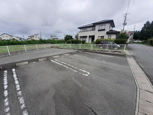 リバーサイド（102） 駐車場