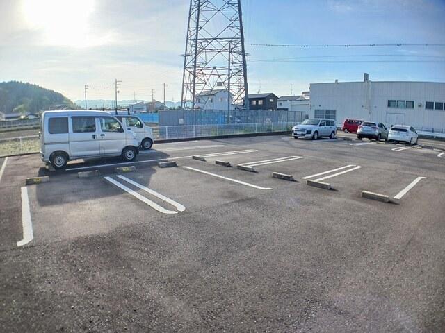 グレースコート（301） 駐車場