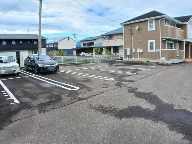 ティアラＢ（101） 駐車場