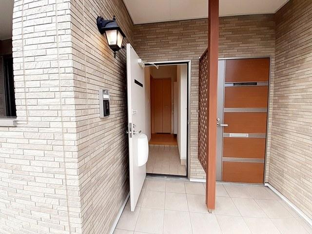 シャルマン吹上（102） 玄関