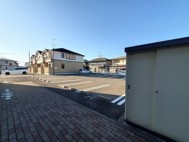 カーサ・フィオーレⅢ（104） 駐車場