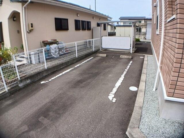 サニープレインⅢ（101） 駐車場