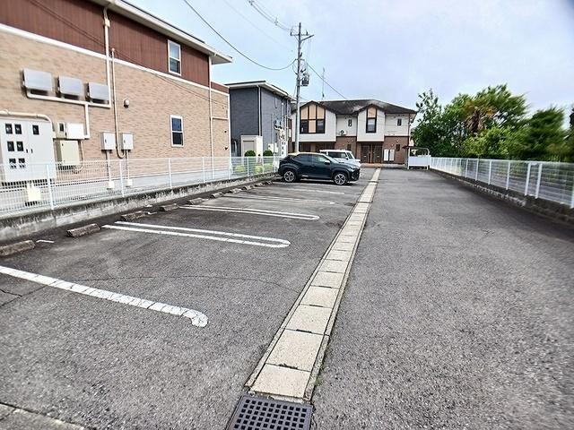 メゾン・ド・京成（202） 駐車場