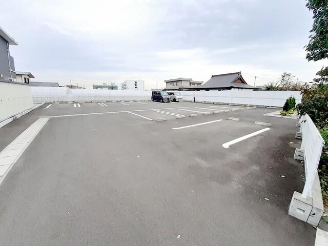 サンライズ飯野坂（201） 駐車場