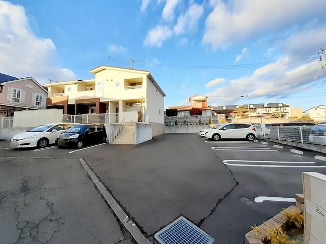 フェリーチェ　上野山（203） 駐車場