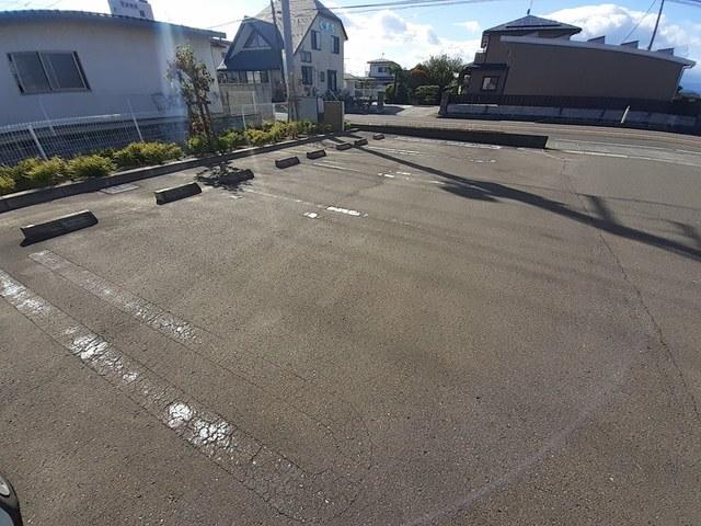 ポラリス二番館（202） 駐車場