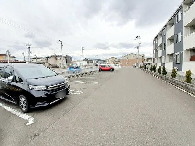 ＳｕｎｎｙＴｏｗｎ　くわばらＢ（104） 駐車場