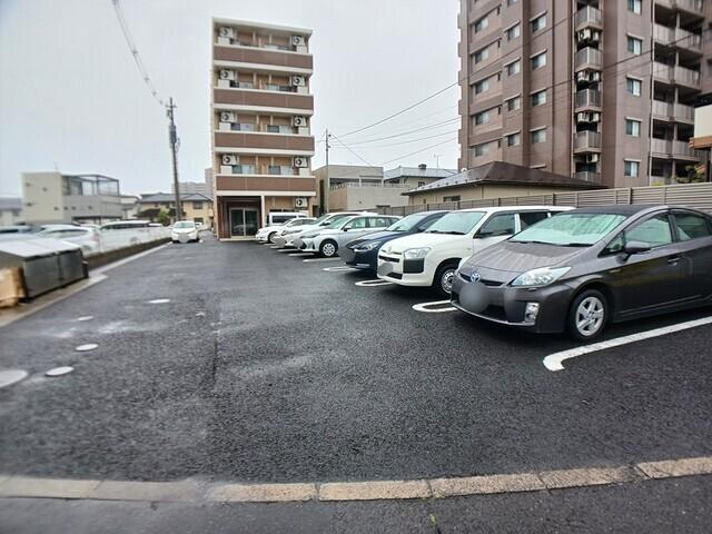 ヴィラ　鴻巣（101） 駐車場