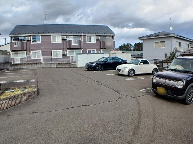 グラシアスＥ（102） 駐車場