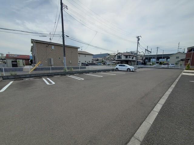 レセンテ・Ｅ　壱番館（203） 駐車場