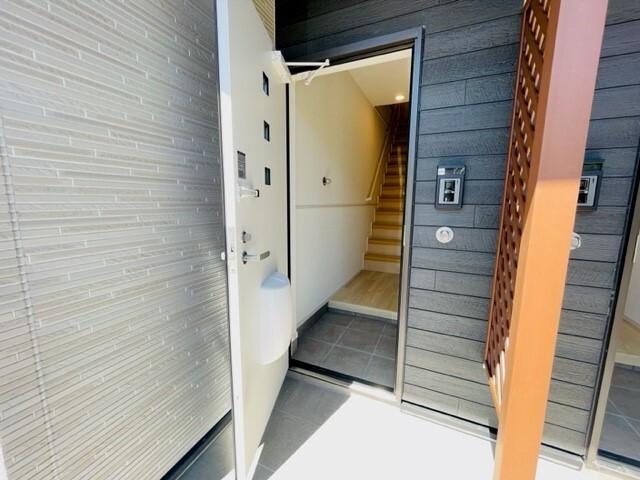 杜の風　人来田（204） 玄関