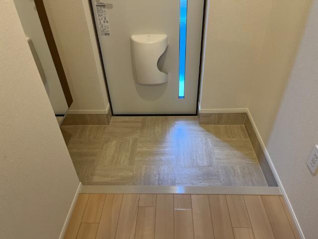 スリーファースト 玄関