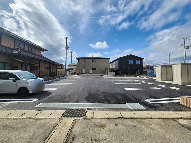 ブランドール大河原（203） 駐車場