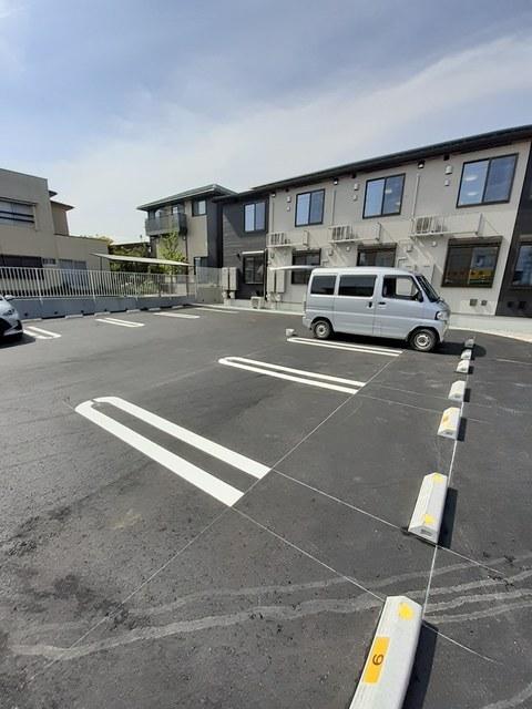 サニーサーガ（204） 駐車場