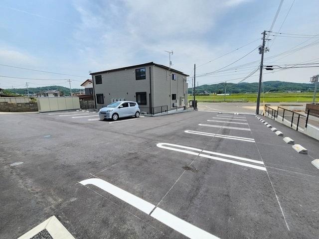 ルミエールⅡ（201） 駐車場