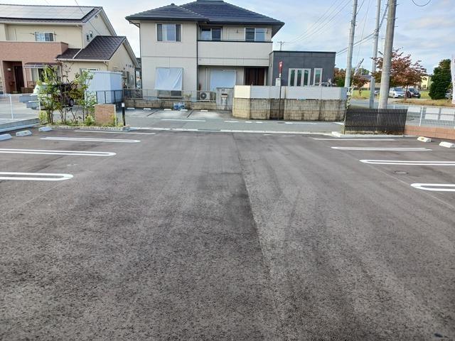 コンフォート　アライブⅥ（203） 駐車場
