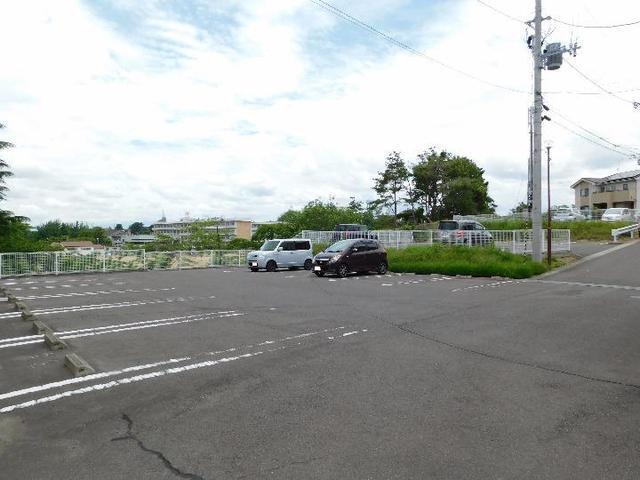 グランデパインヒルズＣ（102） 駐車場