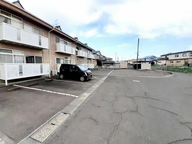 アーバンハイツ猪股（203） 駐車場