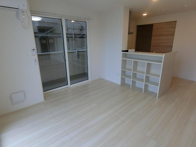 Ｄ−ｒｏｏｍフィオレンテ富沢西（202） リビング