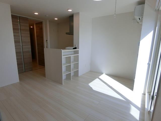 Ｄ−ｒｏｏｍ白萩町（302） リビング