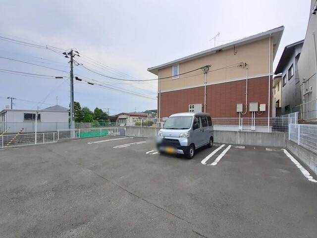 フルール中山（201） 駐車場