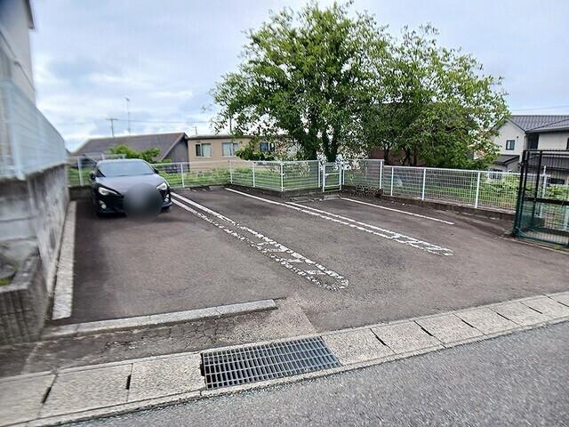 アルティプラーノＢ（203） 駐車場