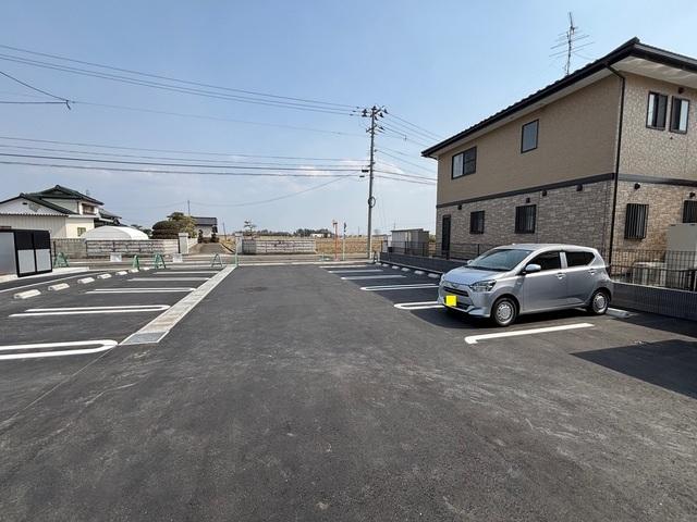 プール・モエ（103） 駐車場