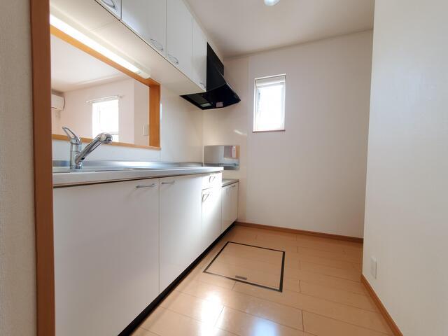 ロイヤル　クレッセント　Ⅲ（104） キッチン