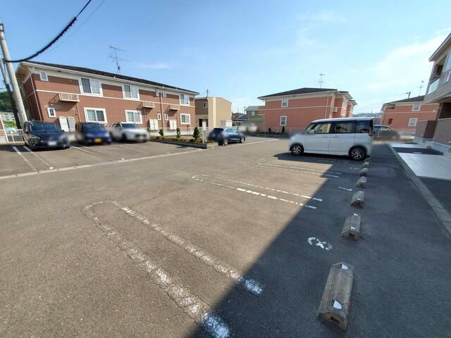 ロイヤル　クレッセント　Ⅲ（104） 駐車場