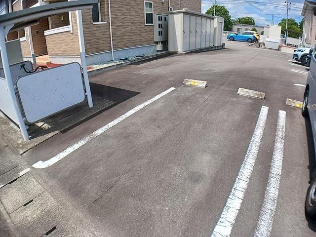 ウエストヴィラ（201） 駐車場