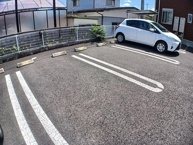 メリディアンＢ（201） 駐車場