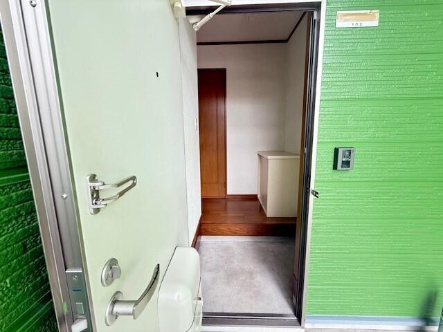 グリーンベル（102） 玄関