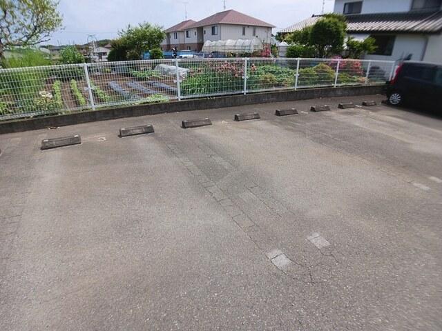 プレジール（203） 駐車場