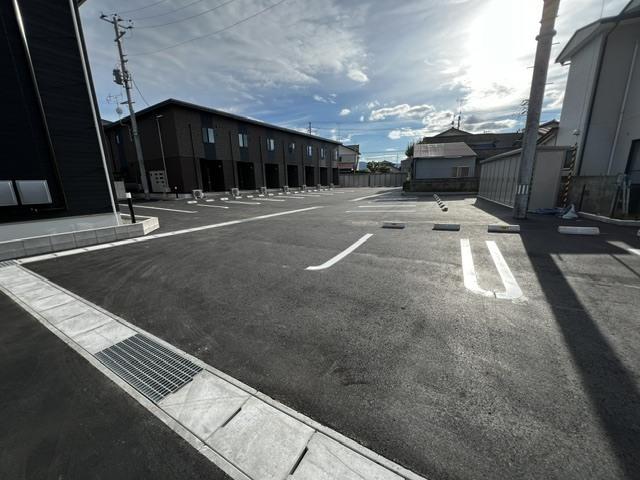 パークメゾンＲ８　Ａ（102） 駐車場