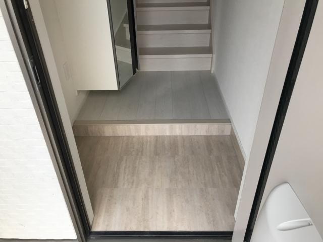 グラス・オニオン 玄関