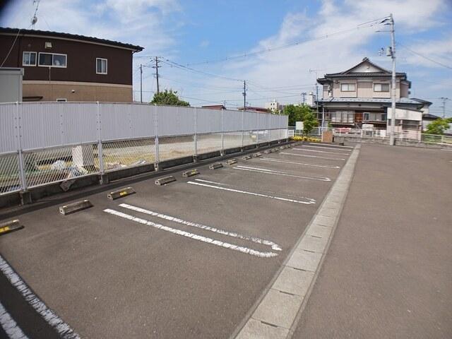 ポラリス三番館（204） 駐車場